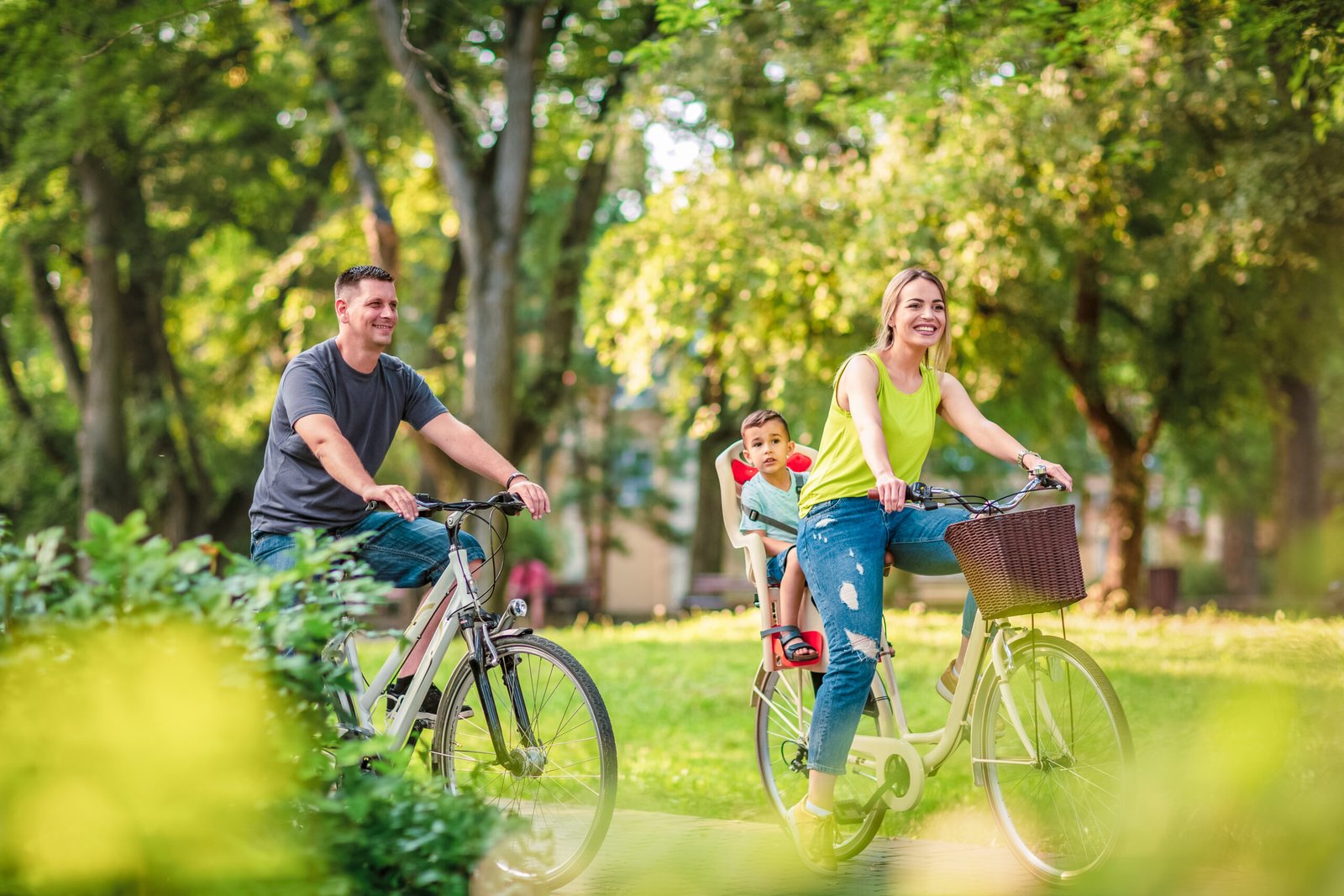Uso de bicicletas em parque urbano